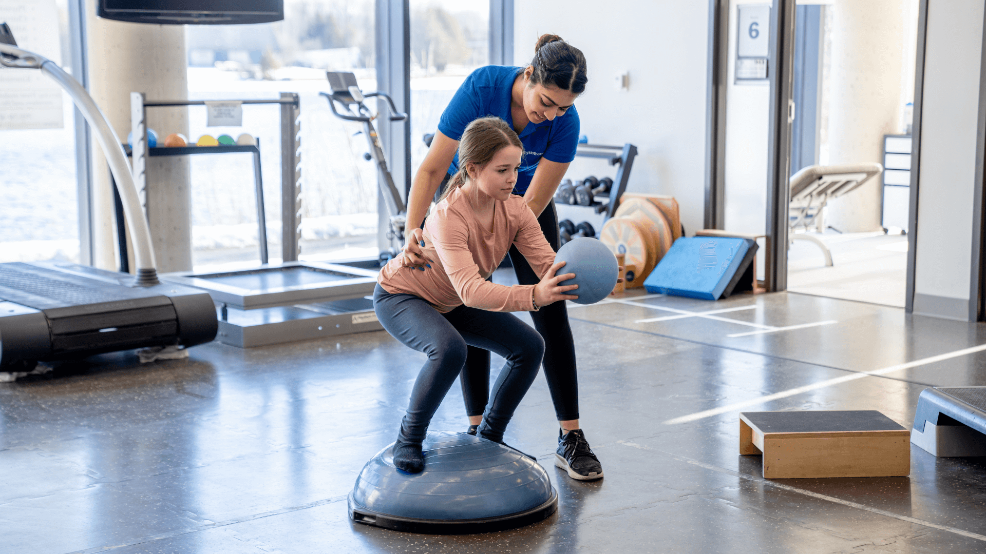 KG Gerätetherapie mit Patientin